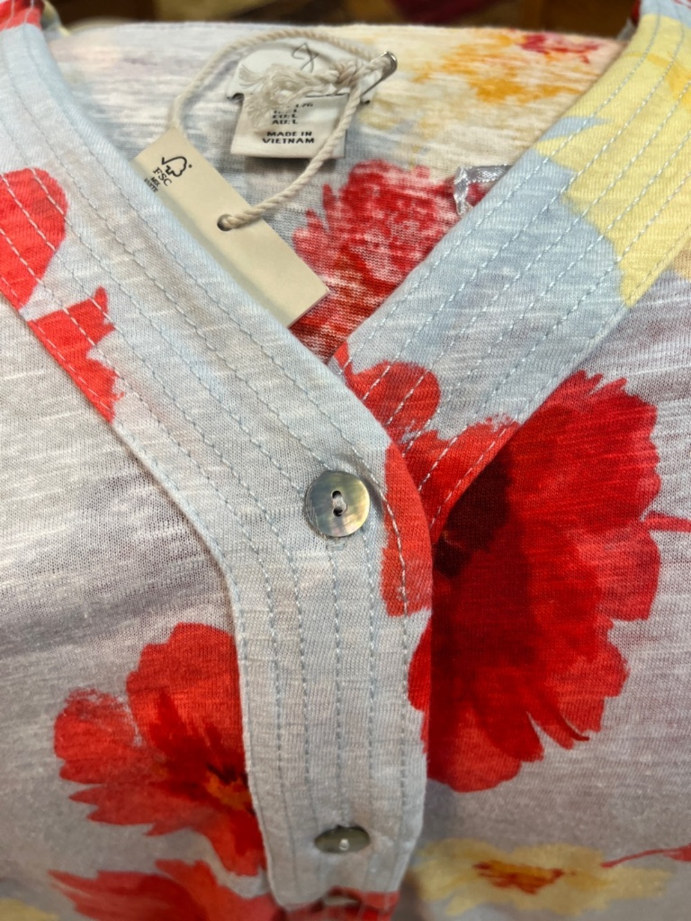 Joie Floral Button-Down Top in Red & Yellow on Light Gray. Nice Linen blend - Picture 5 of 6